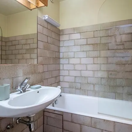 With Balcony In شقة *